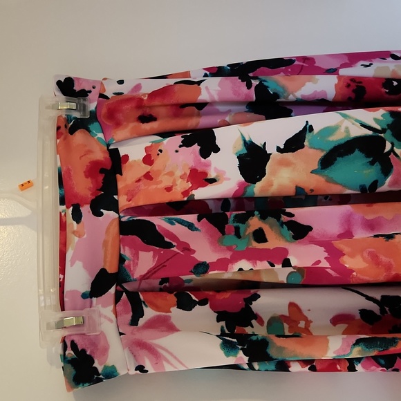 SIRENS floral skirt - Picture 2 of 5
